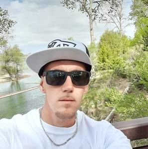 Meet your Posher, Travis